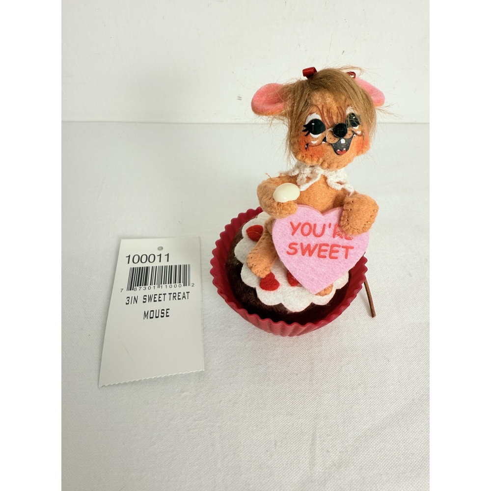 Annalee 3 Inch Red Mouse Heart Cupcake Base Felt Sweet Treat Mouse Figurine